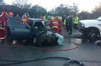 07:20 hs Violento impacto de un vehiculo con un camion estacionado