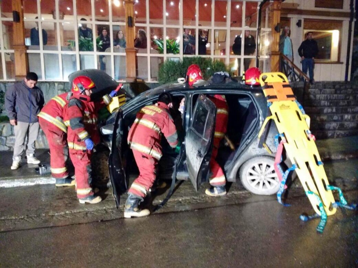   21/06/2016 21:36 Hs Accidente Vehicular Calle Fadul y Magallanes