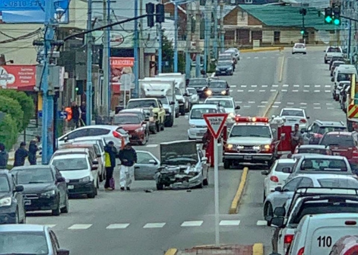 Colisión vehicular con dos menores lesionados