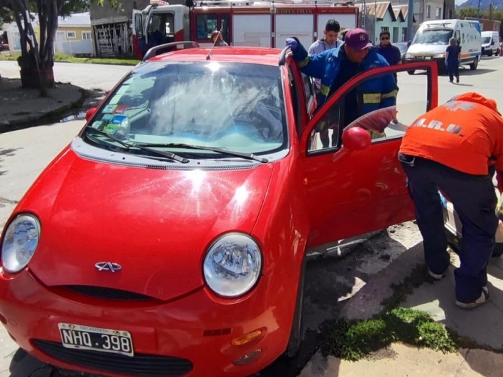 COLISIÓN VEHICULAR CON UNA LESIONADA LEVE 