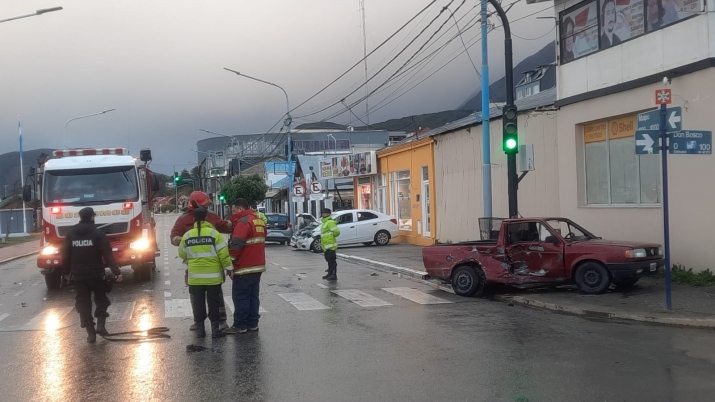 FUERTE COLISIÓN VEHICULAR CON LESIONADO