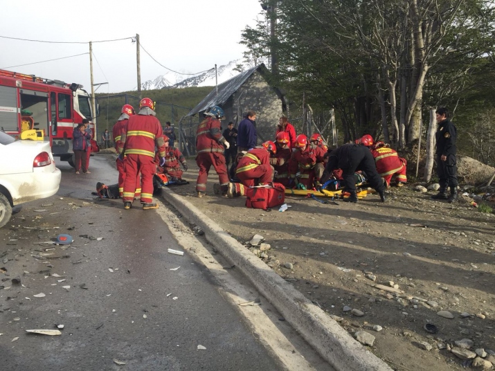 08/10/17  08:20 Impacto frontal de dos vehiculos en Hol Hol y Cilawaia