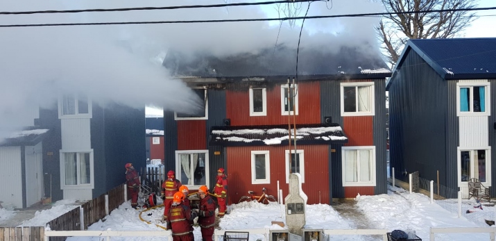 Incendio en vivienda, calle Bahía San Sebastián al 3800